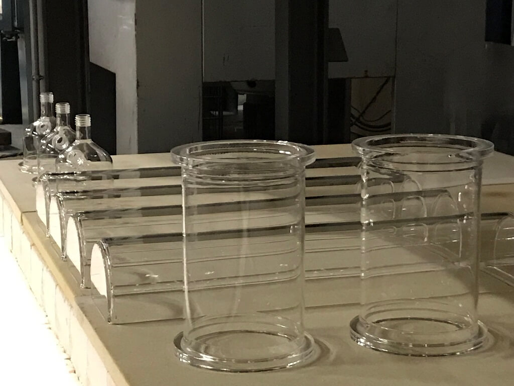 Finished products in quartz glass in the annealing lehr